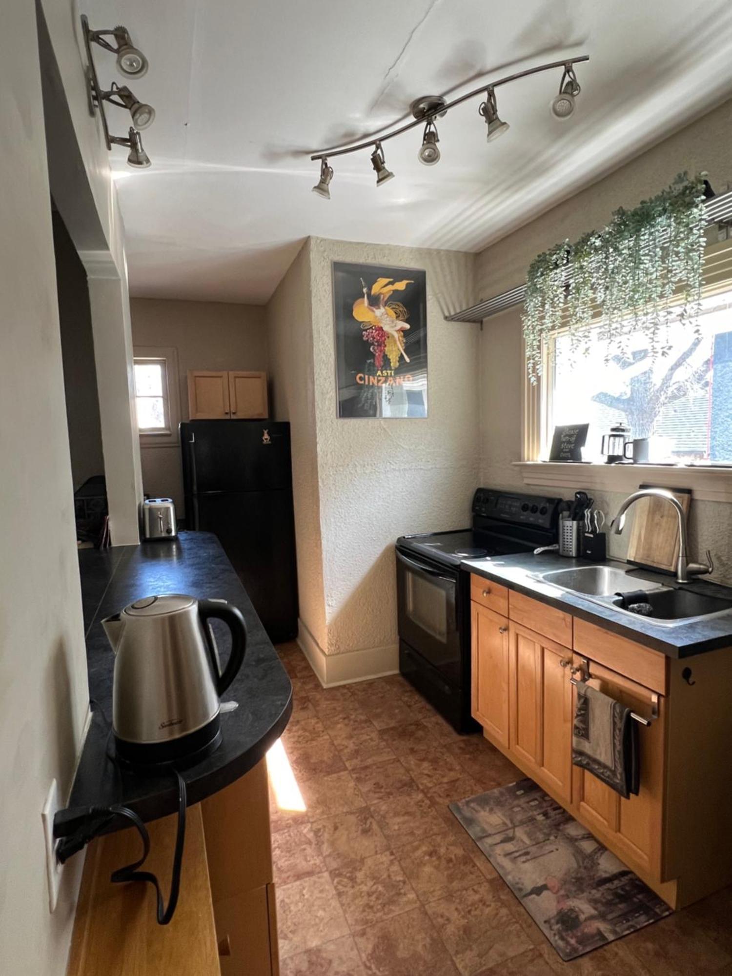 Cozy In The Master Bedroom Of A River Heights Homestay